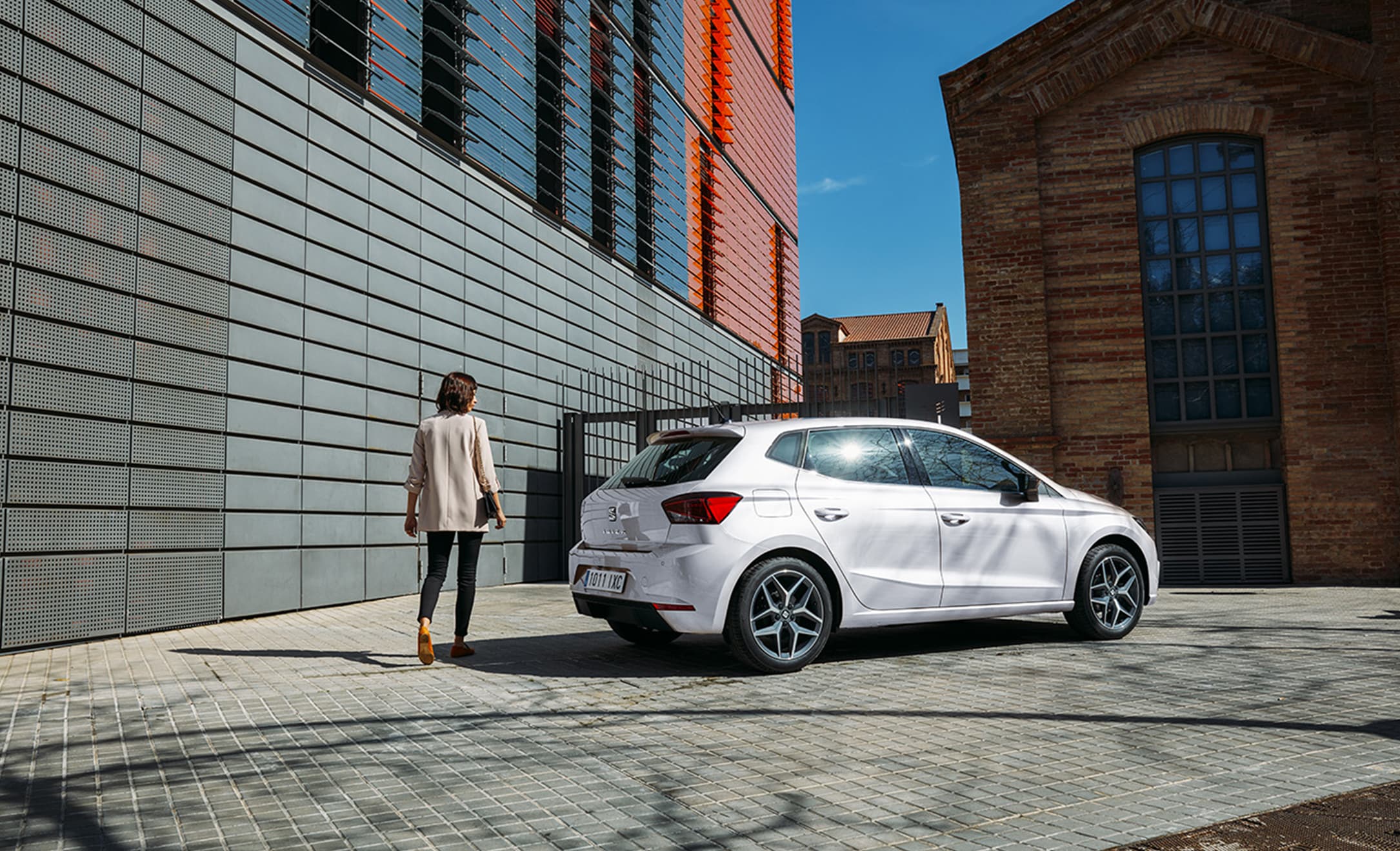 SEAT Ibiza blanche pour petites entreprises