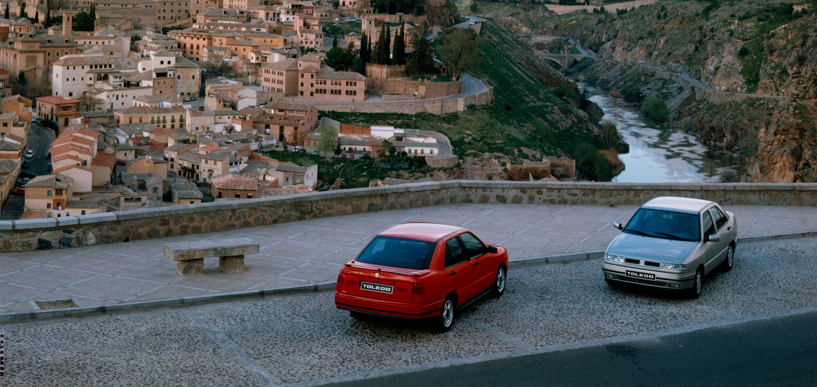 L'histoire de la marque SEAT dans les années 1990 - SEAT Toledo berline voitures à Toledo ville de Tolède