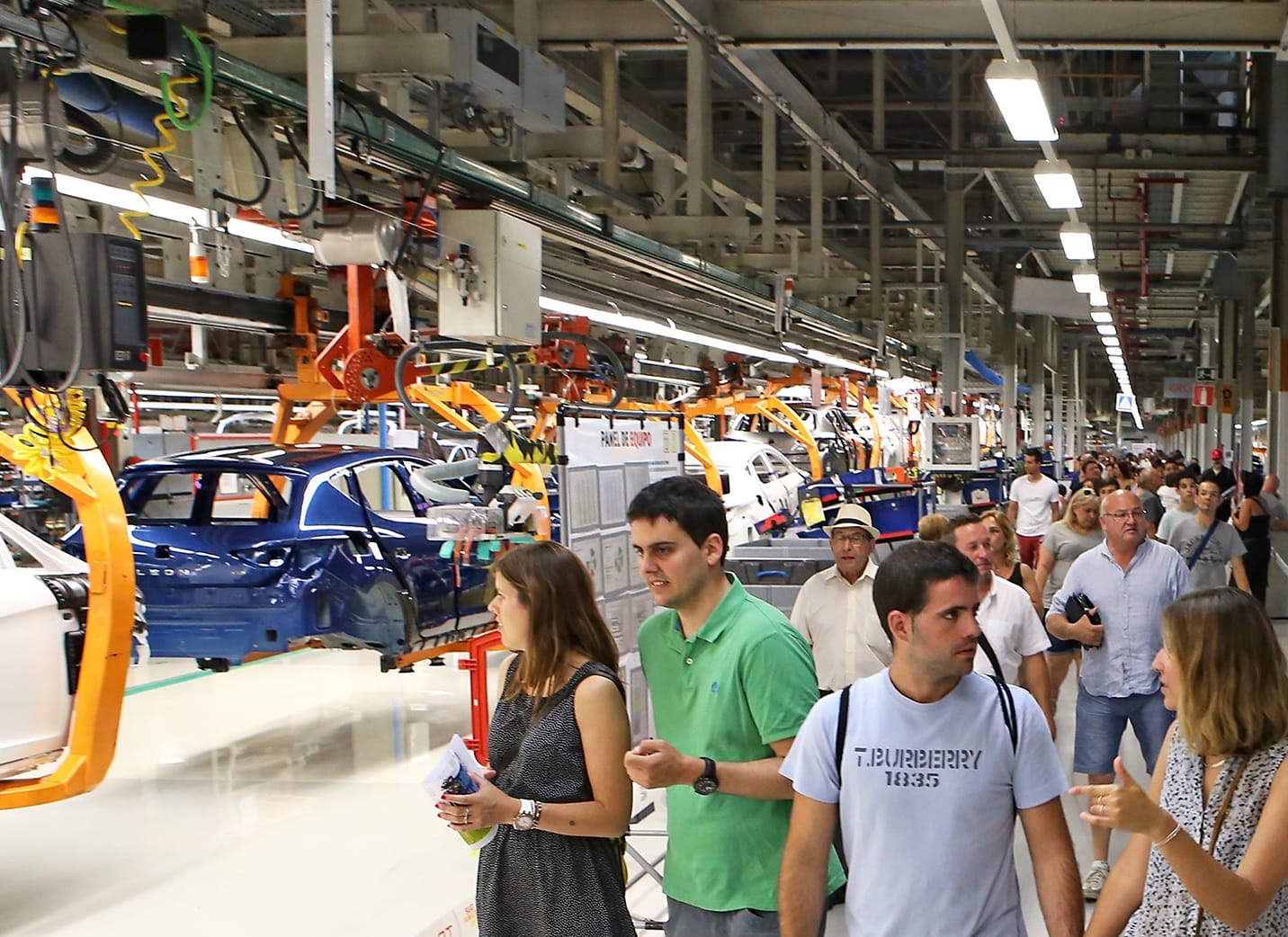 Un groupe de personnes visitant l'usine SEAT de Martorell - Culture des ressources humaines SEAT