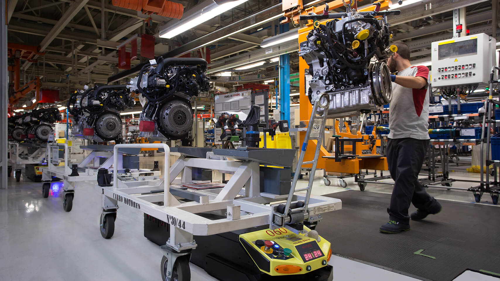 125 robots et 7 000 collaborateurs de l'usine