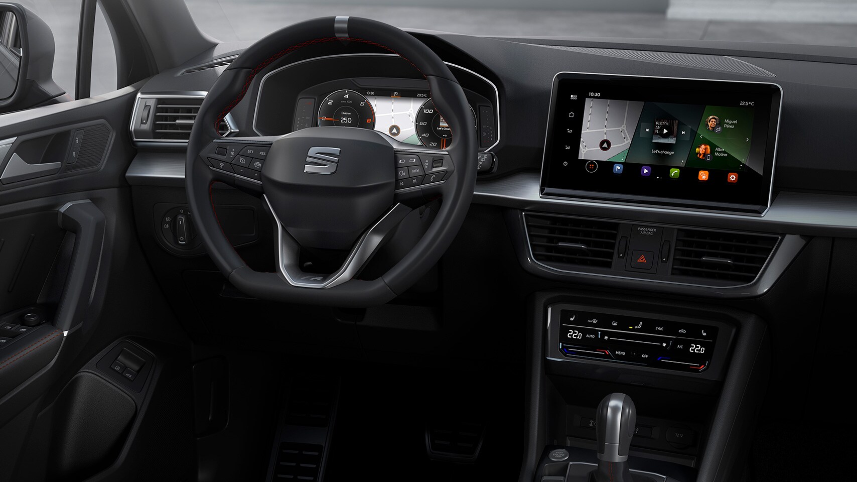 La nouvelle SEAT Tarraco FR PHEV, vue avant, vue intérieur tableau de bord