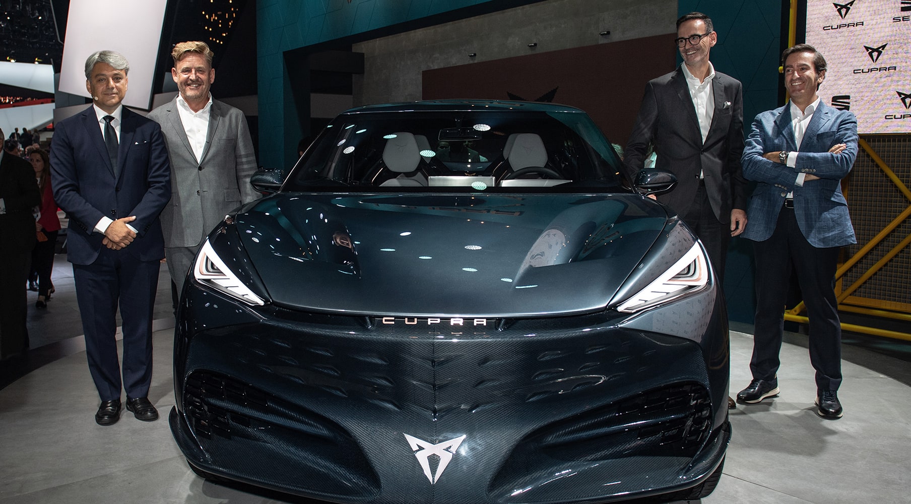 Comité de direction présentent CUPRA Tavascan au salon IAA