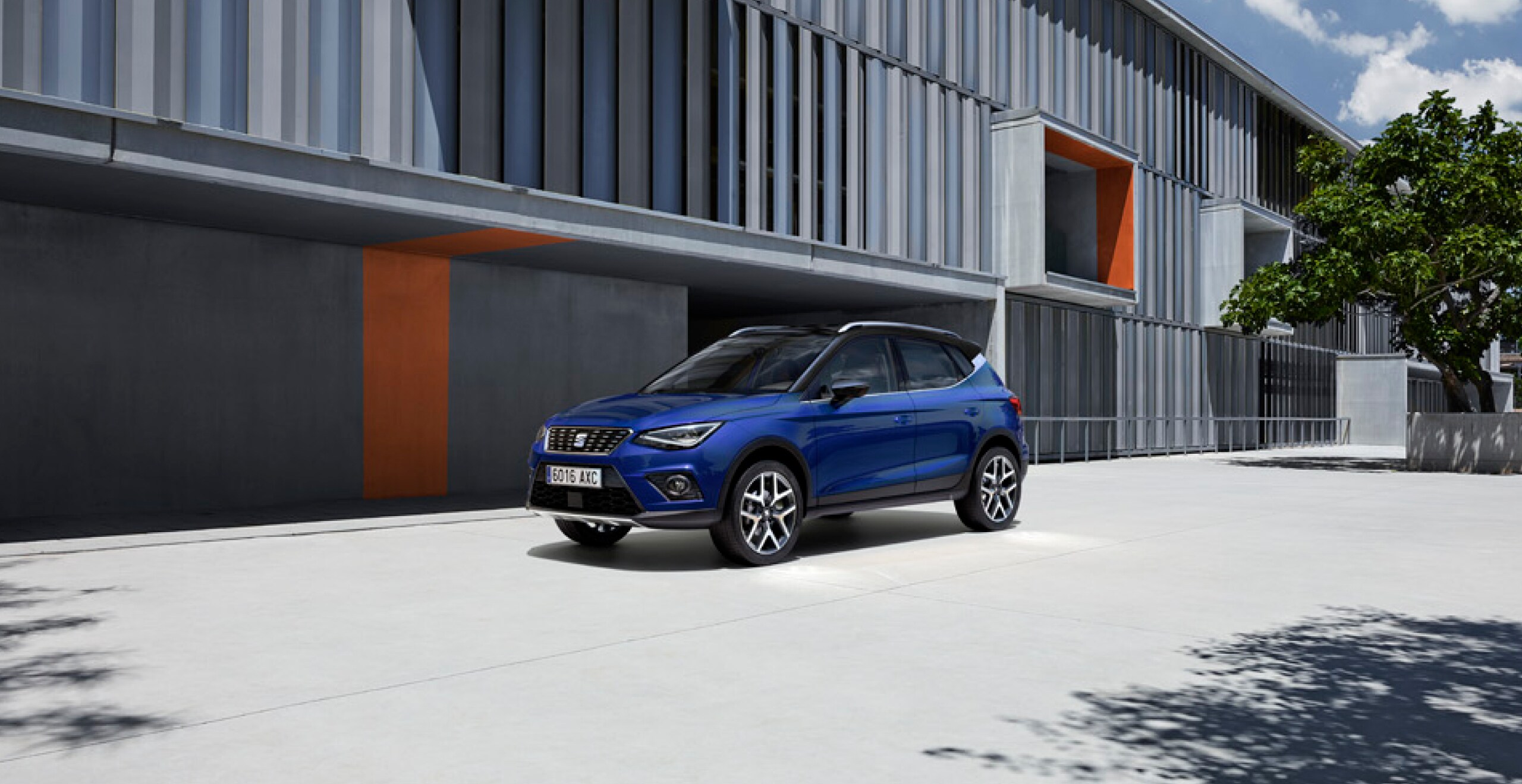 Véhicules d'occasion SEAT Arona couleur bleu électrique