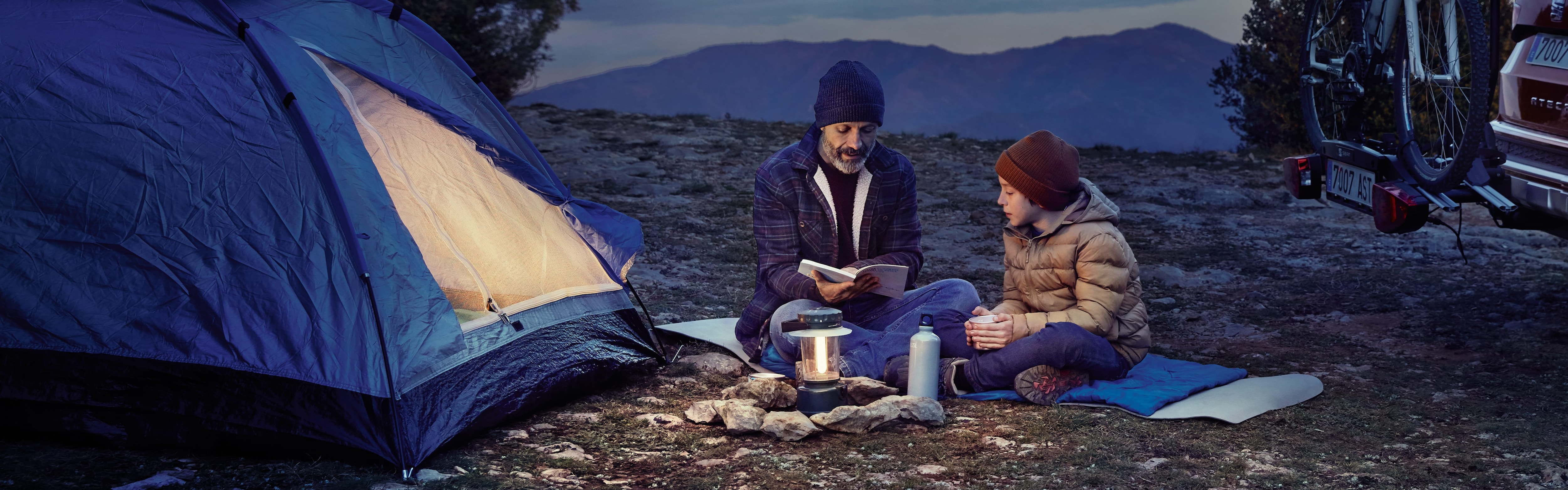 Le mode de vie de l'homme et de l'enfant dans la montagne