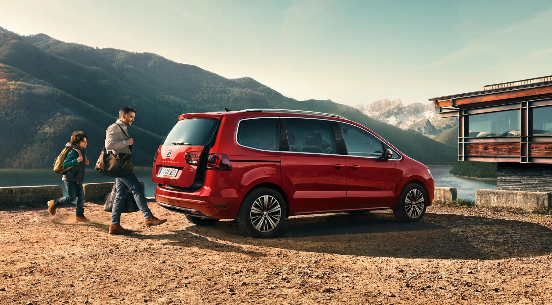 SEAT Alhambra - Famille partant en vacances