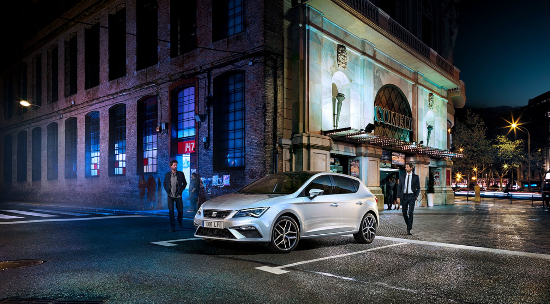 SEAT Leon sport CUPRA - Dans la rue la nuit 