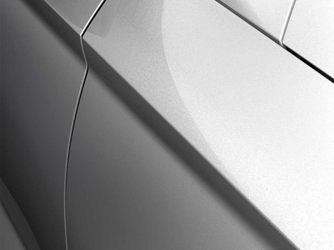 gros plan sur la seat ateca en argent brillant avec une finition métallique