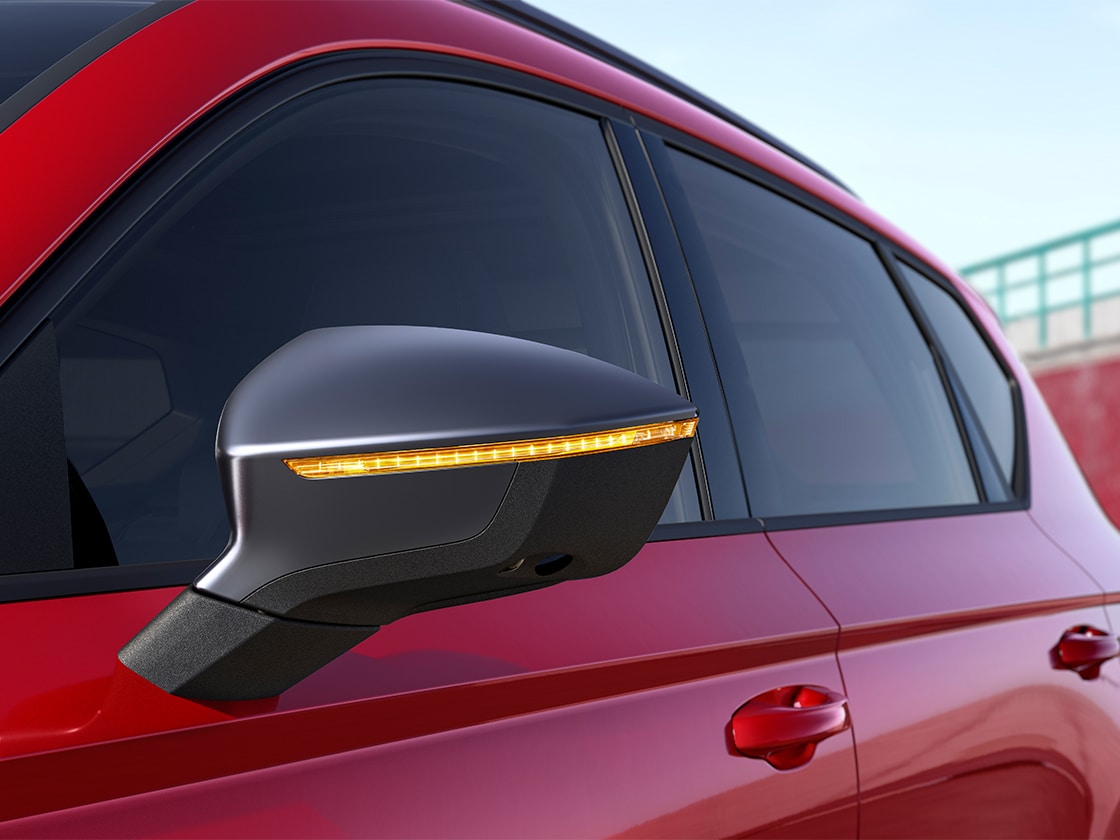 l’exit assist de la seat ateca détecte les véhicules approchant dans l’angle mort.