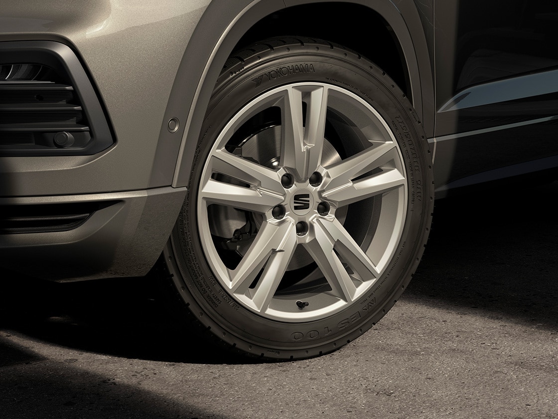jantes en alliage 18 pouces performance en argent brillant usinées pour la seat ateca
