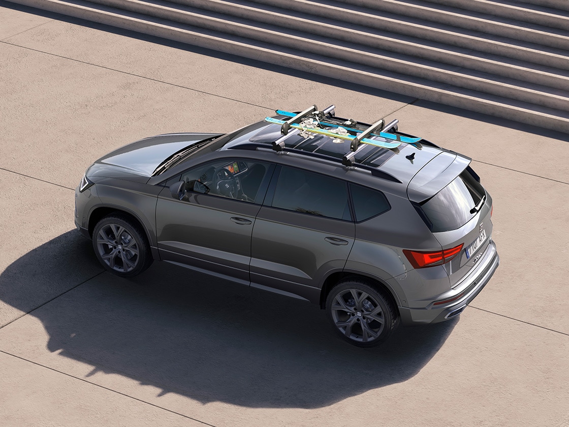 gros plan sur le porte-skis, faisant partie de la gamme d’accessoires de la SEAT Ateca.