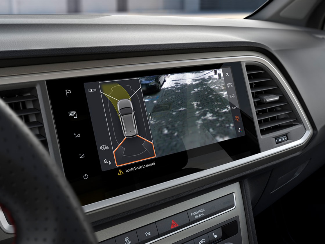 vue de l’affichage de la seat ateca pour présenter l’une des fonctionnalités du pack urbain.