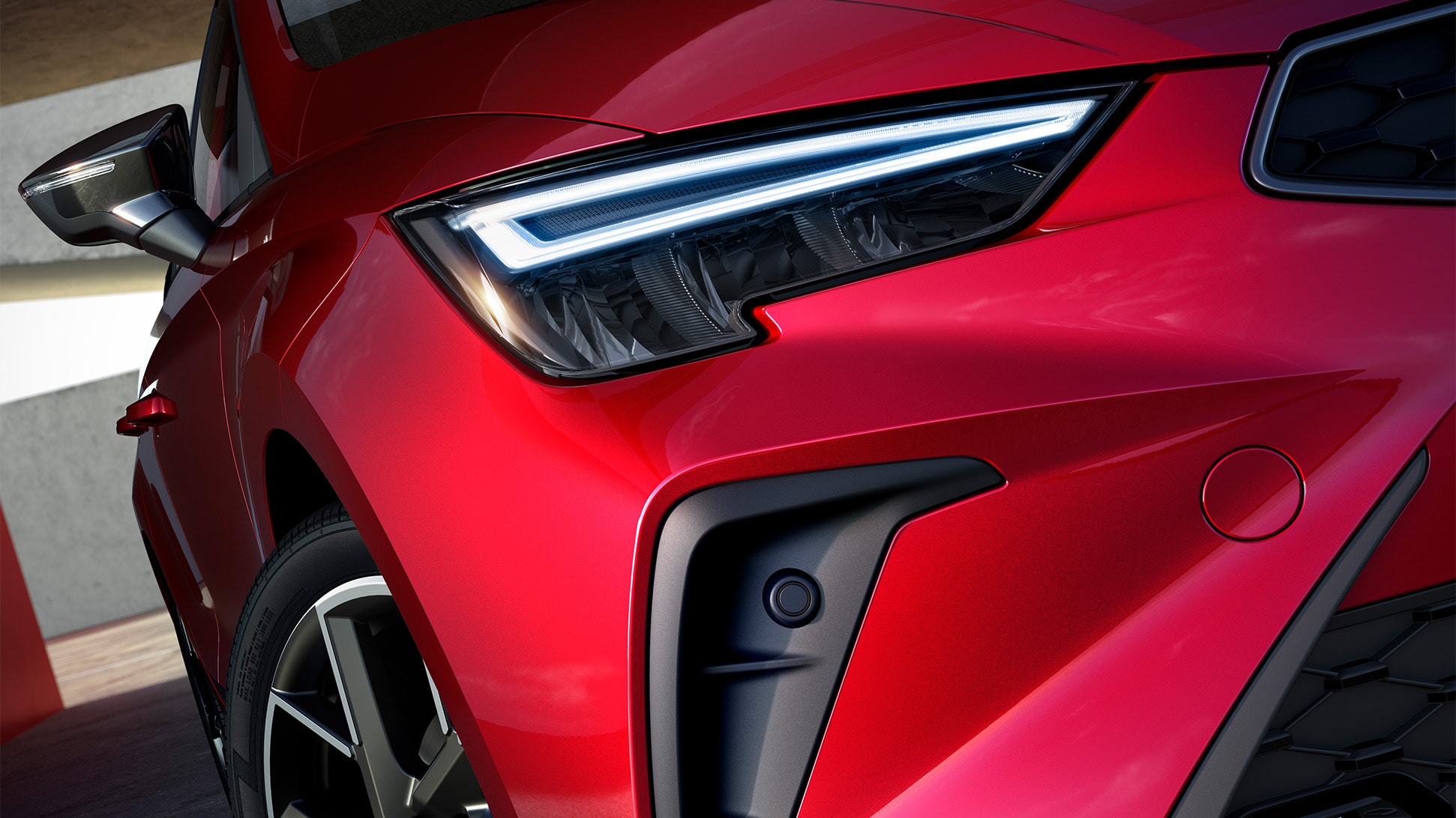 Gros plan sur l’un des phares de la SEAT Ibiza  Gros plan sur l’un des phares de la SEAT Ibiza