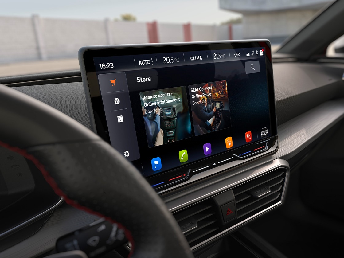 Intérieur de la SEAT Leon NF Sportstourer montrant l'écran Navi System de 12,9 pouces avec SEAT Connect.