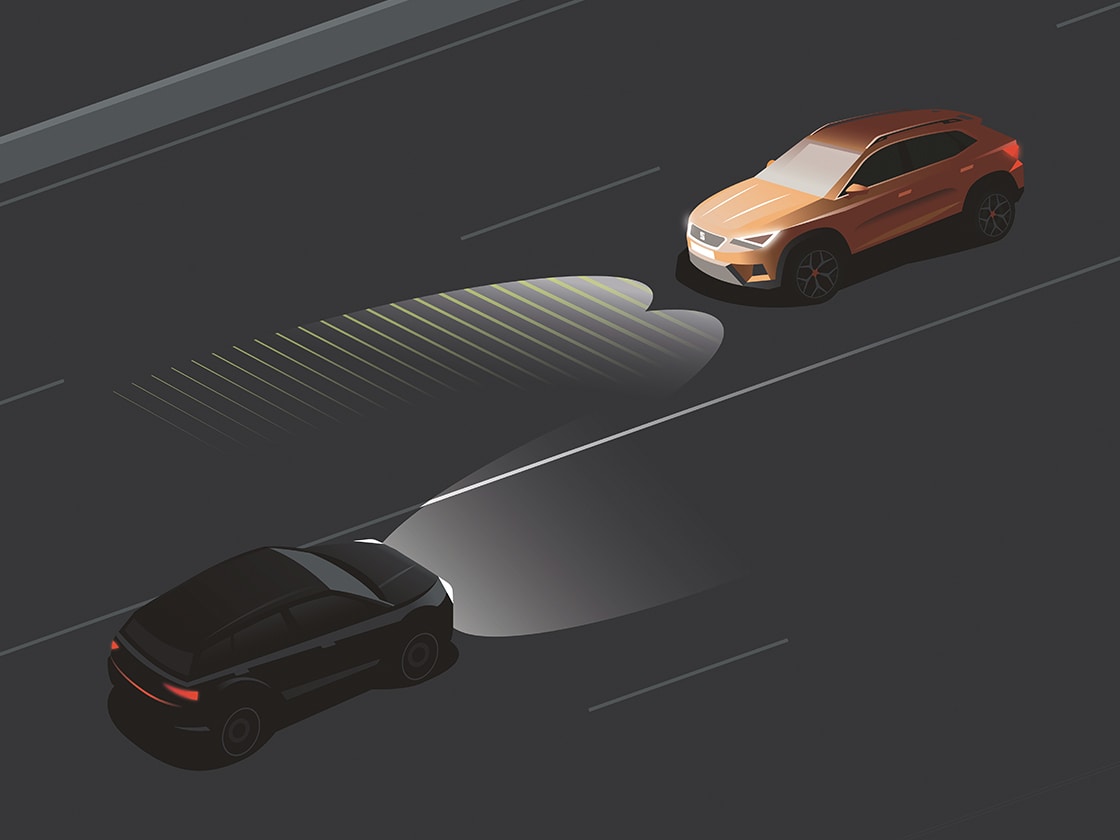 Le réglage automatique de la lumière des phares (high beam assist) de la seat leon sportstourer, une fonctionnalité de design innovante garantissant une conduite nocturne en toute sécurité. Idéal pour un véhicule familial compact.