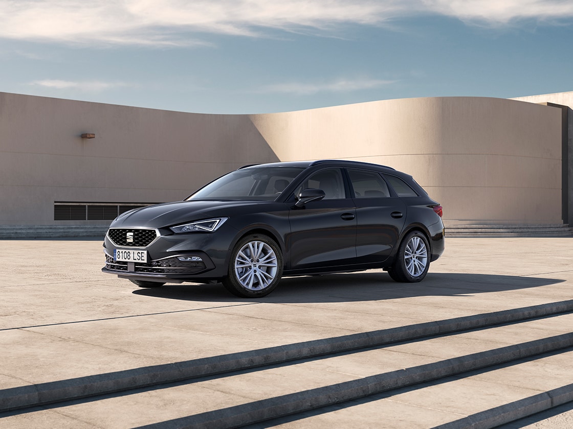 La seat leon style, avec un extérieur sophistiqué, des jantes en alliage élégantes et des vitres arrière teintées. Conçue pour le confort et l’élégance, c’est un excellent choix parmi nos voitures à la vente.