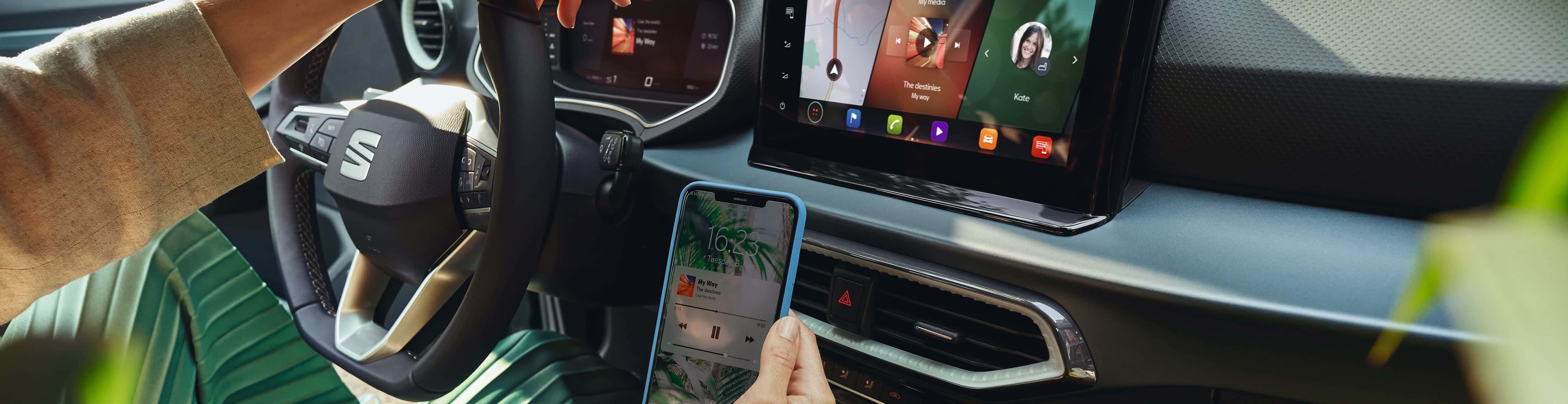 SEAT Arona interior view of  infotainment system with wireless full link