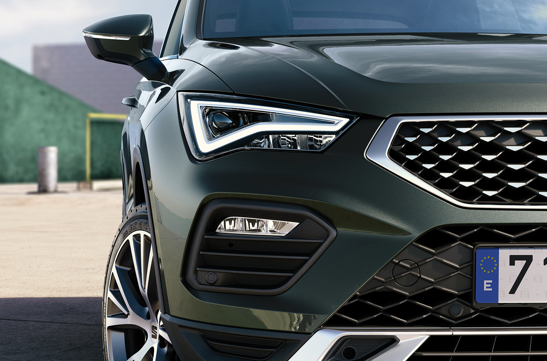 seat-ateca-dark-camouflage-colour-with-front-led-headlines