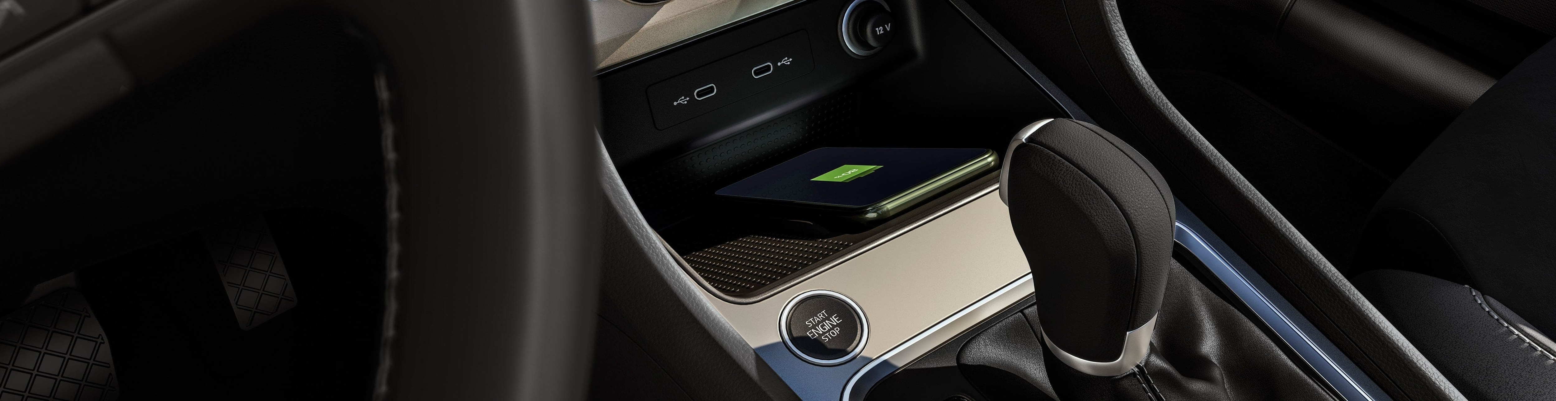 SUV SEAT Ateca vue détaillée du chargeur sans fil  à induction