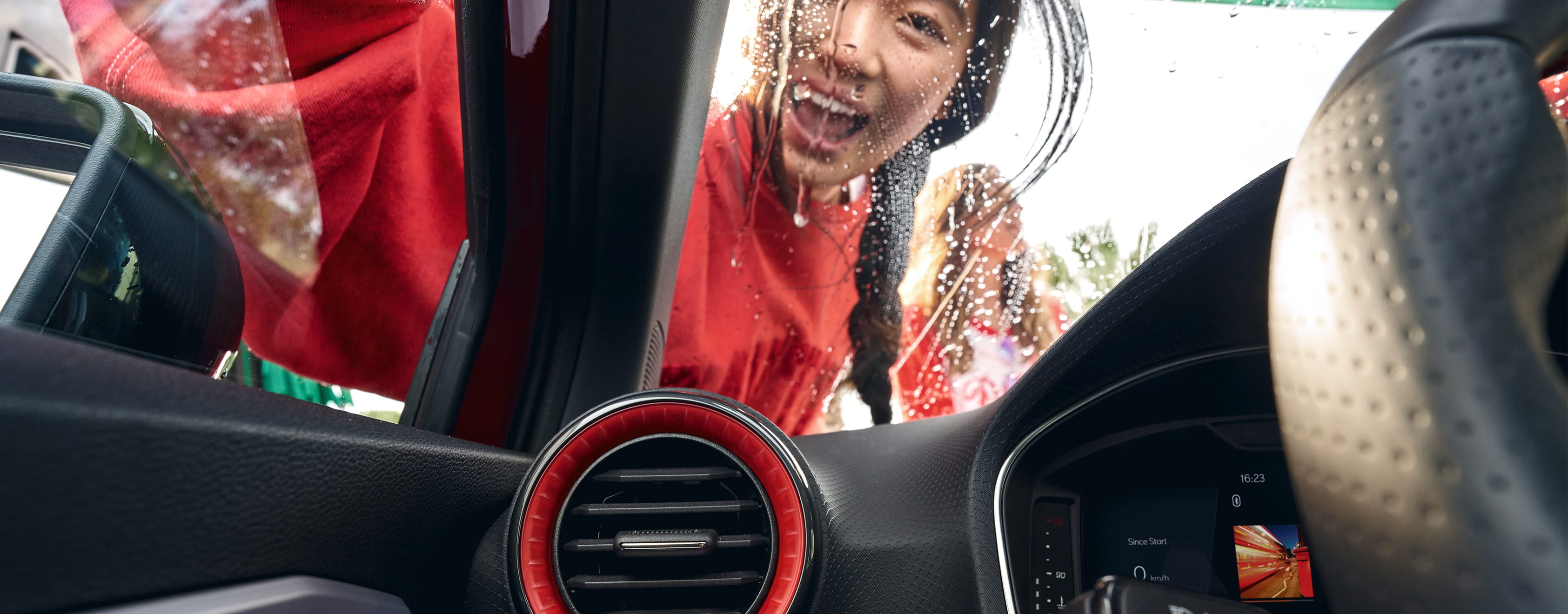 SEAT Ibiza vue intérieure du volant et des bouches d'aérations éclairées