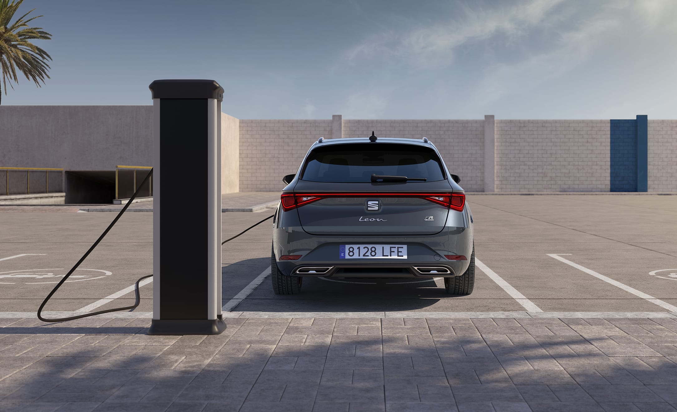 SEAT Leon e-HYBRID charge vue arrière