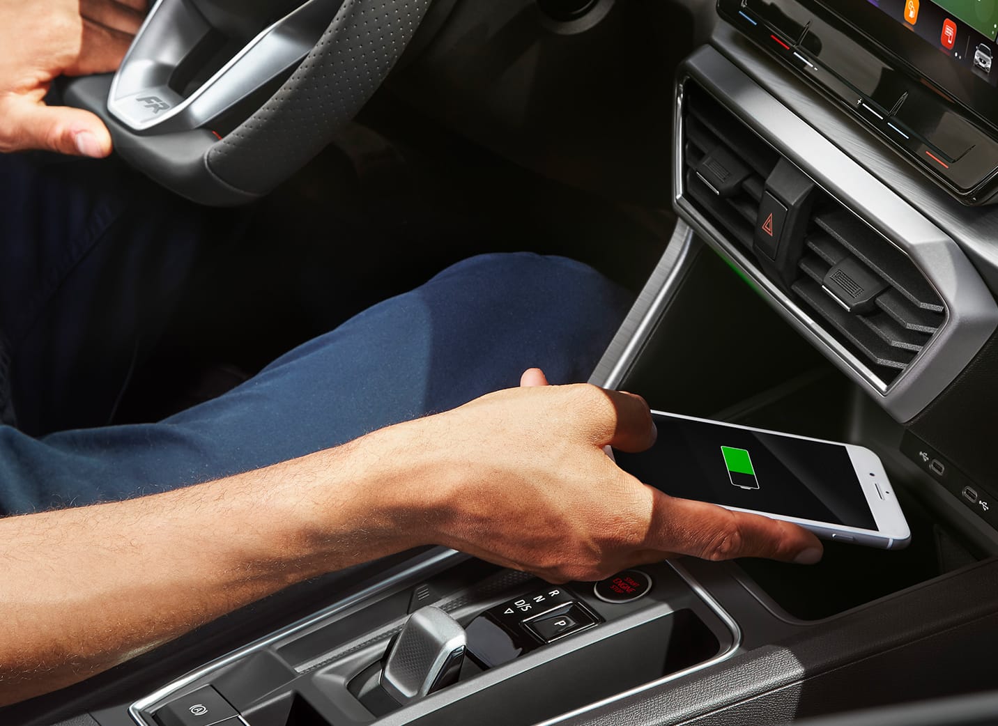 Nouvelle SEAT Leon smartphone chargeur