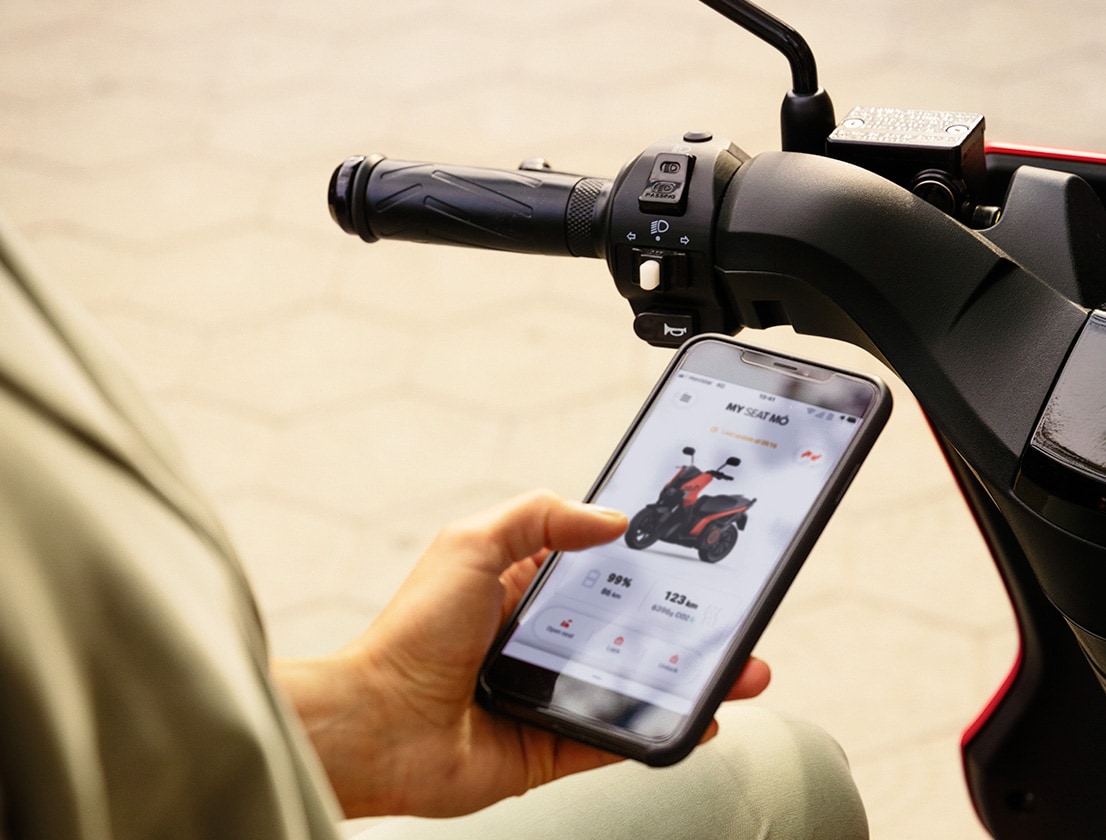 Scooter électrique SEAT MÓ 125 avec connectivité sans clé via l’application smartphone