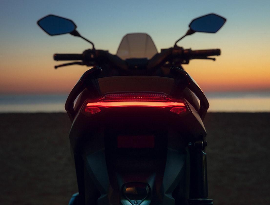 Novo-SEAT-MO-50-ELECTRIC-SCOOTER-LED-LIDTS