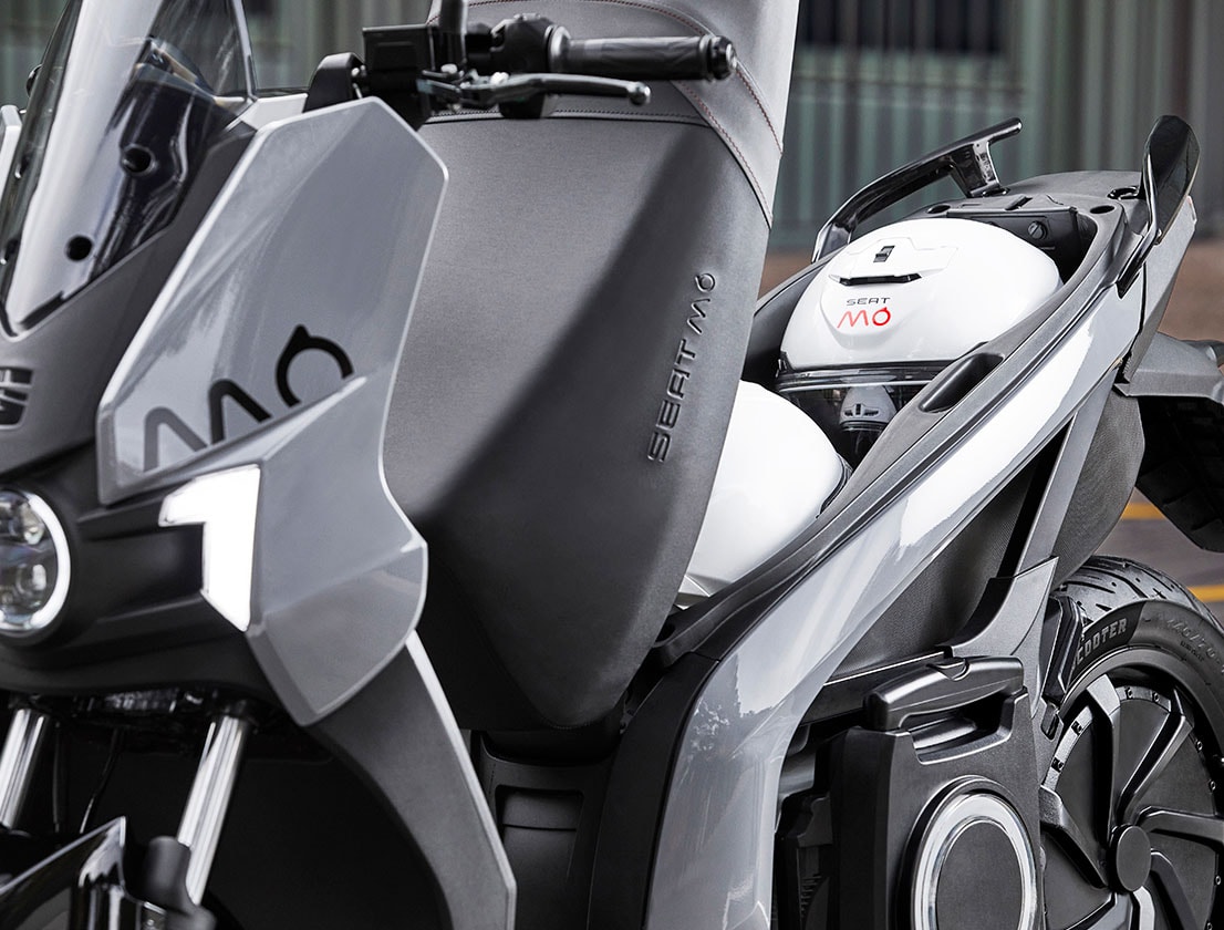 Novo-MO-50-50-Eletric-Scooter-Two-Helmet-Storage-Space