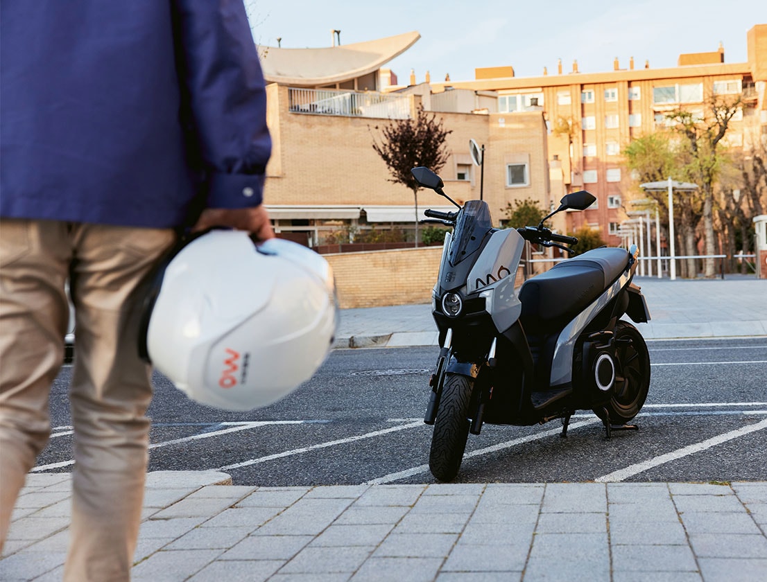 Novo-SEAT-MO-50-Eletric-Scooter-Safety-Stabily-Front-Rear-Brakes