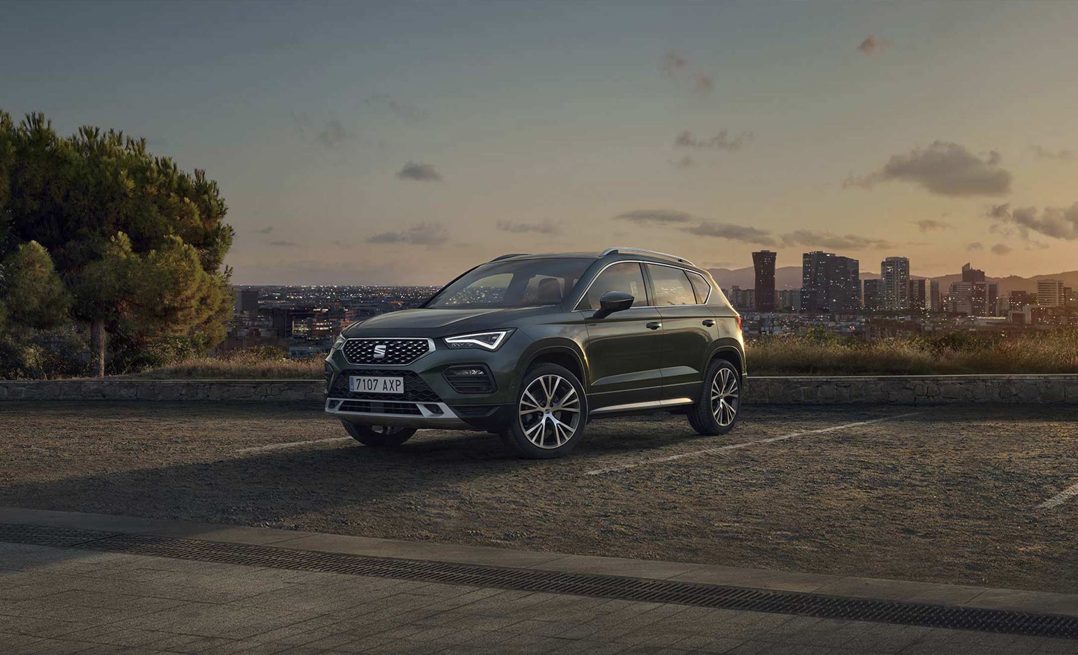 SEAT Ateca couleur Gris Caïman dans un parking