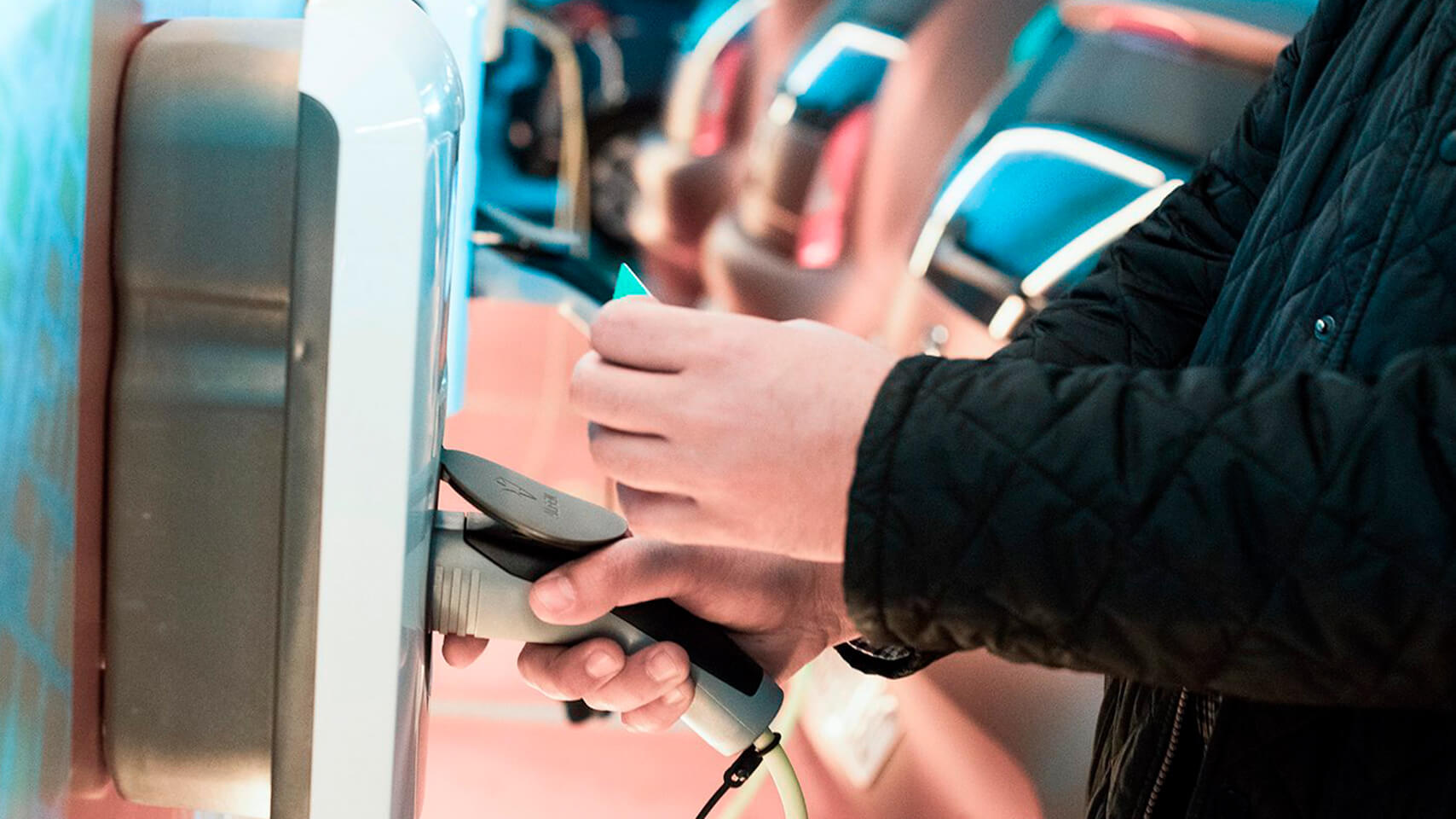 SEAT´s eMiis est maintenant sur les routes de Barcelone entrain de recharger