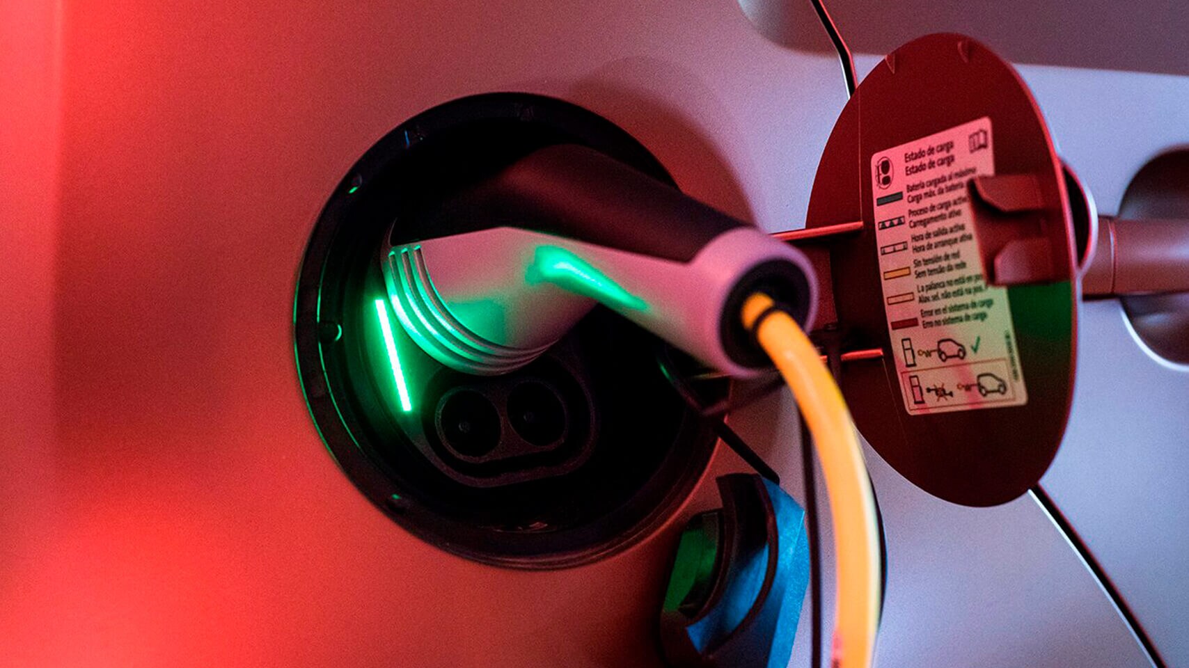 SEAT´s eMiis maintenant sur les routes de Barcelone quelqu'un charge la technologie
