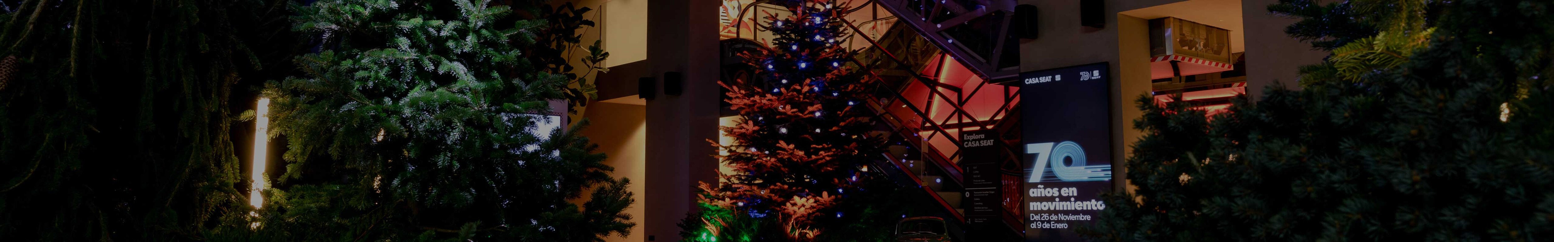 Sapins de Noel dans le hall SEAT