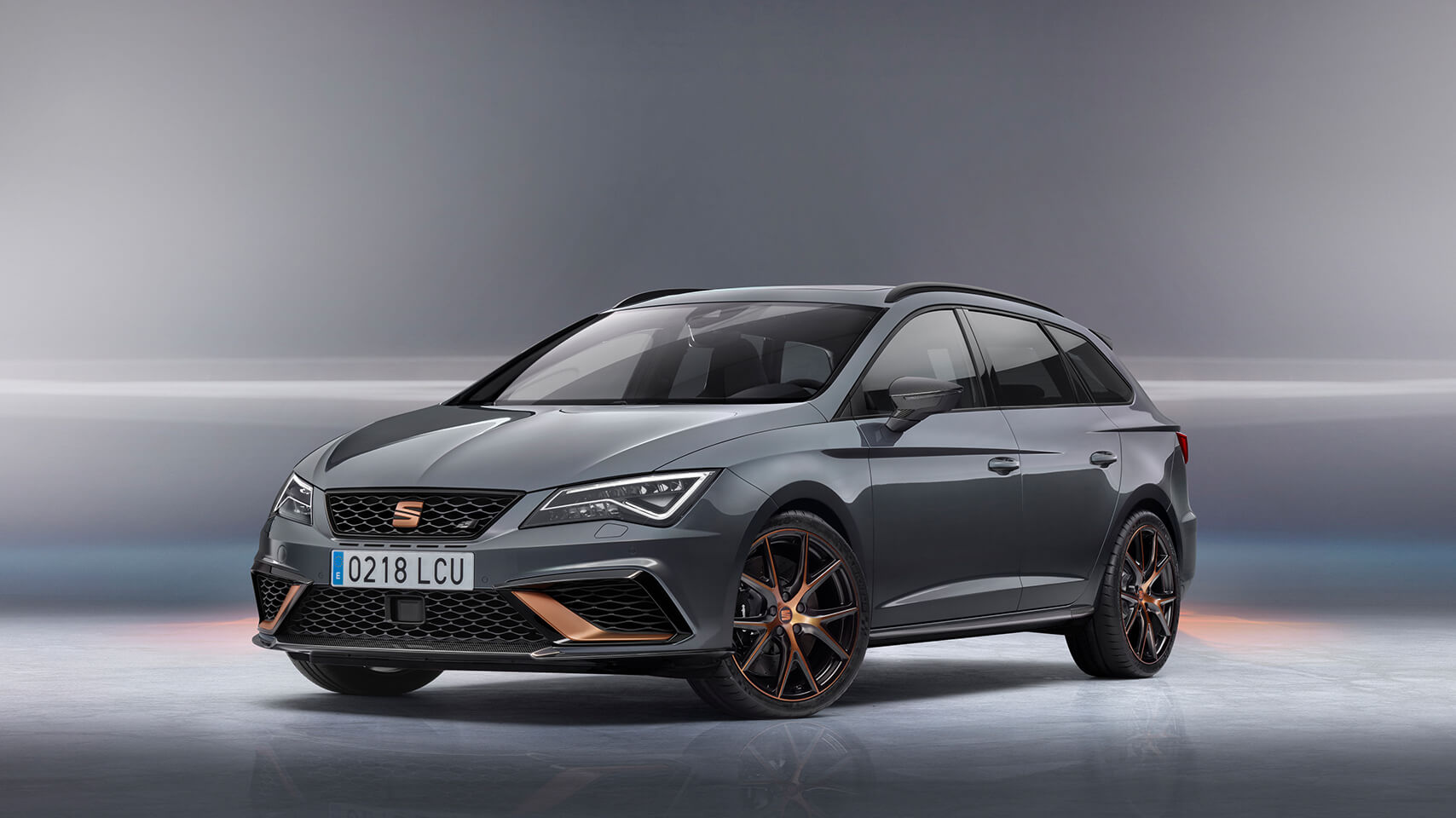 2017 SEAT Rapport annuel. Une année de tous les records -  SEAT Leon CUPRA R ST 