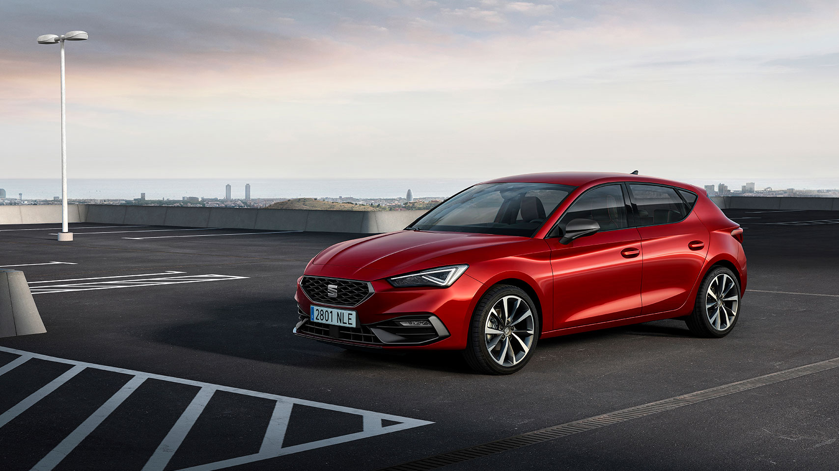 Nouvelle SEAT Leon 5 portes couleur rouge