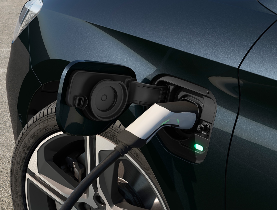 chargeur branché à la seat leon e-hybrid 2024