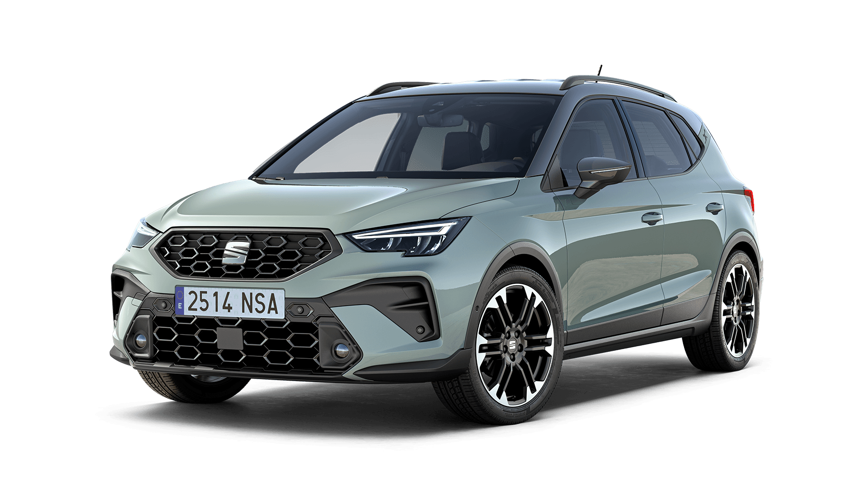 Vue de trois quarts avant d’une SEAT Arona Style en Gris Onirique sur un fond blanc uni.