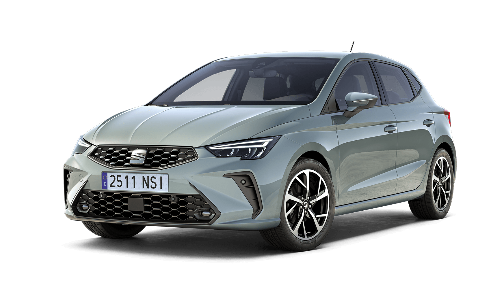 Vue de trois quarts avant d’une citadine SEAT Ibiza Style grise, présentée sur un fond blanc épuré en studio.