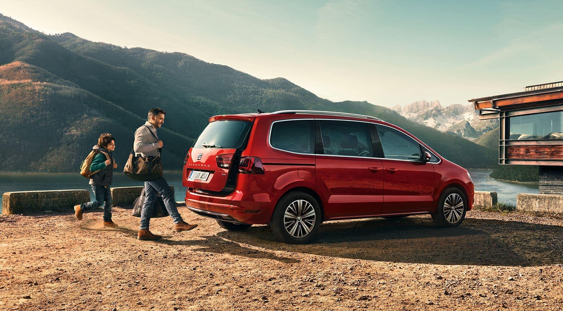 SEAT Alhambra - Famille partant en vacances